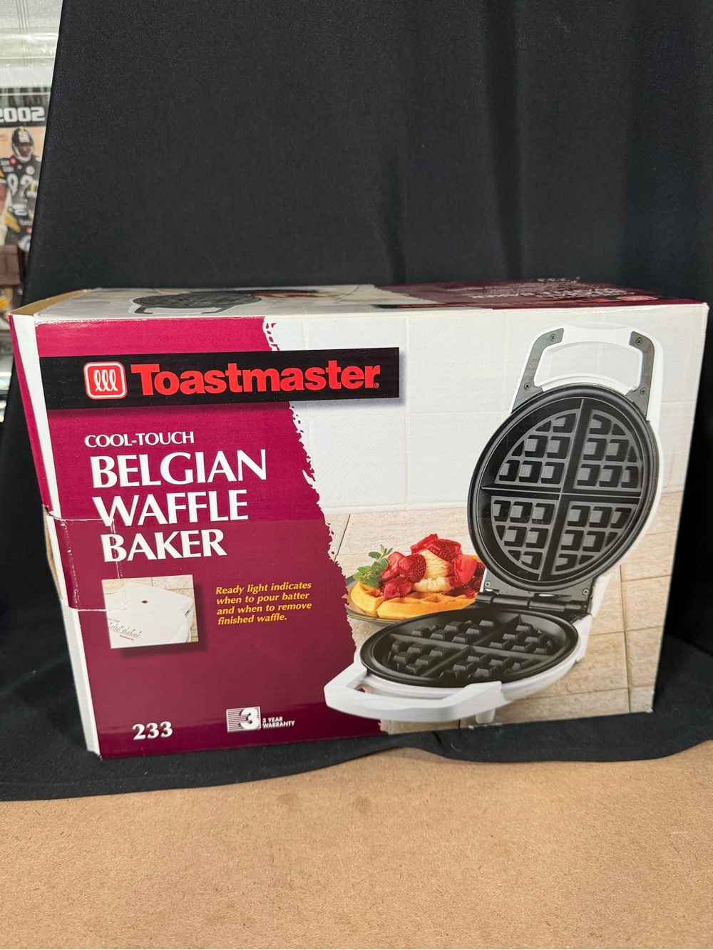 Toastmaster Easy Clean Belgian Waffle Baker 238 Nonstick Round White NEW